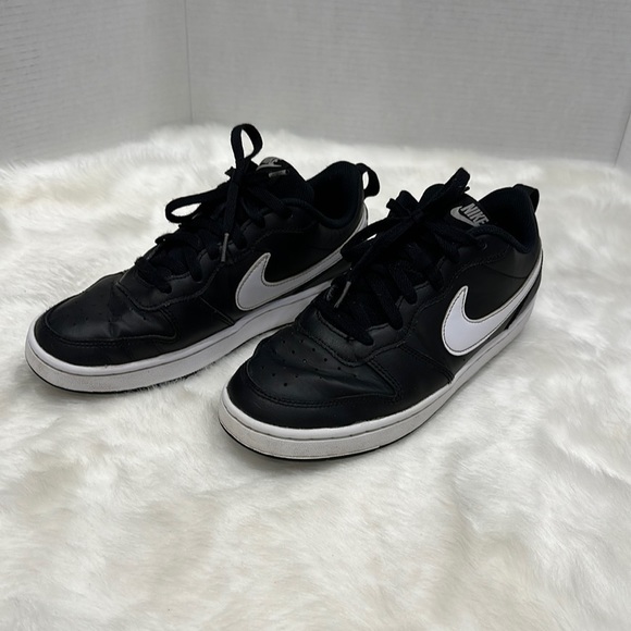 Nike Court Borough Low 2 GS Black & White BQ-5448-002 kids Size 7Y - Picture 1 of 14